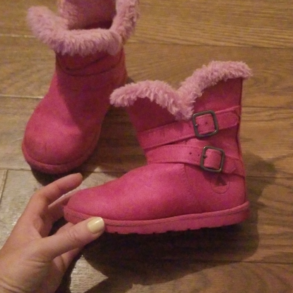 Pink winter boots